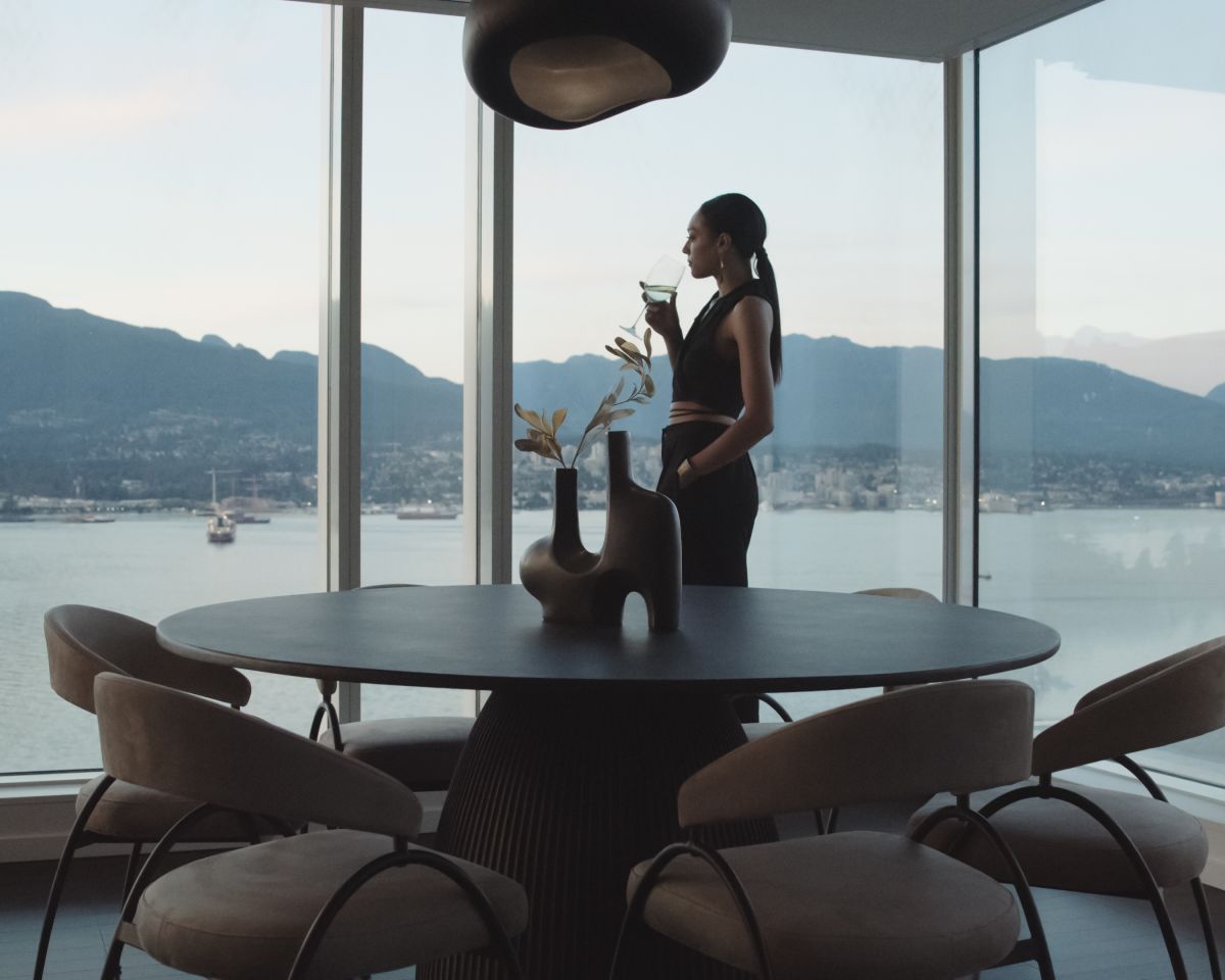 Grace Around™ Dining Table