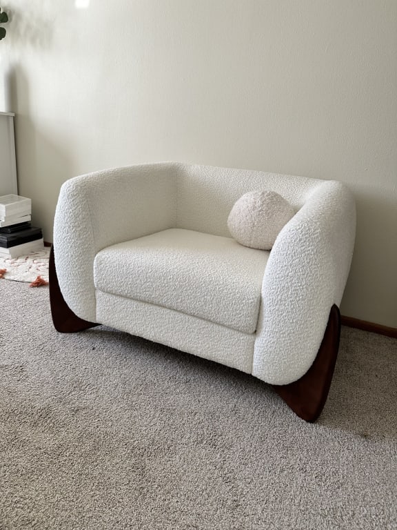 Quiet Moments™ Tina Bouclé Club Chair – Ivory White
