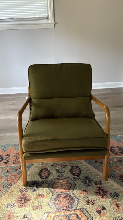Quiet Moments™ Heritage Mid-Century Accent Chair – Dark Green Linen
